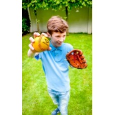 Baseball-Handschuh-Set mit Ball im Netz Baseball-Handschuh-Set mit Ball im Netz