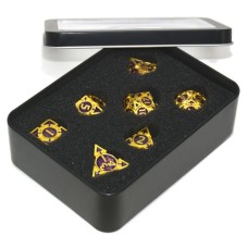 Metall-Würfelset Gold/Lila mit Pfeilen in Metalldose Metall-Würfelset Gold/Lila mit Pfeilen in Metalldose